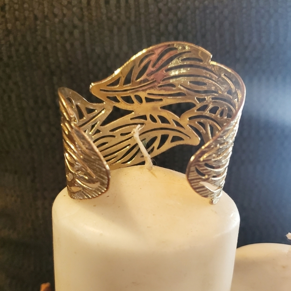 Classic Lia Sophia Cuffs (3 Styles) - Picture 9 of 9